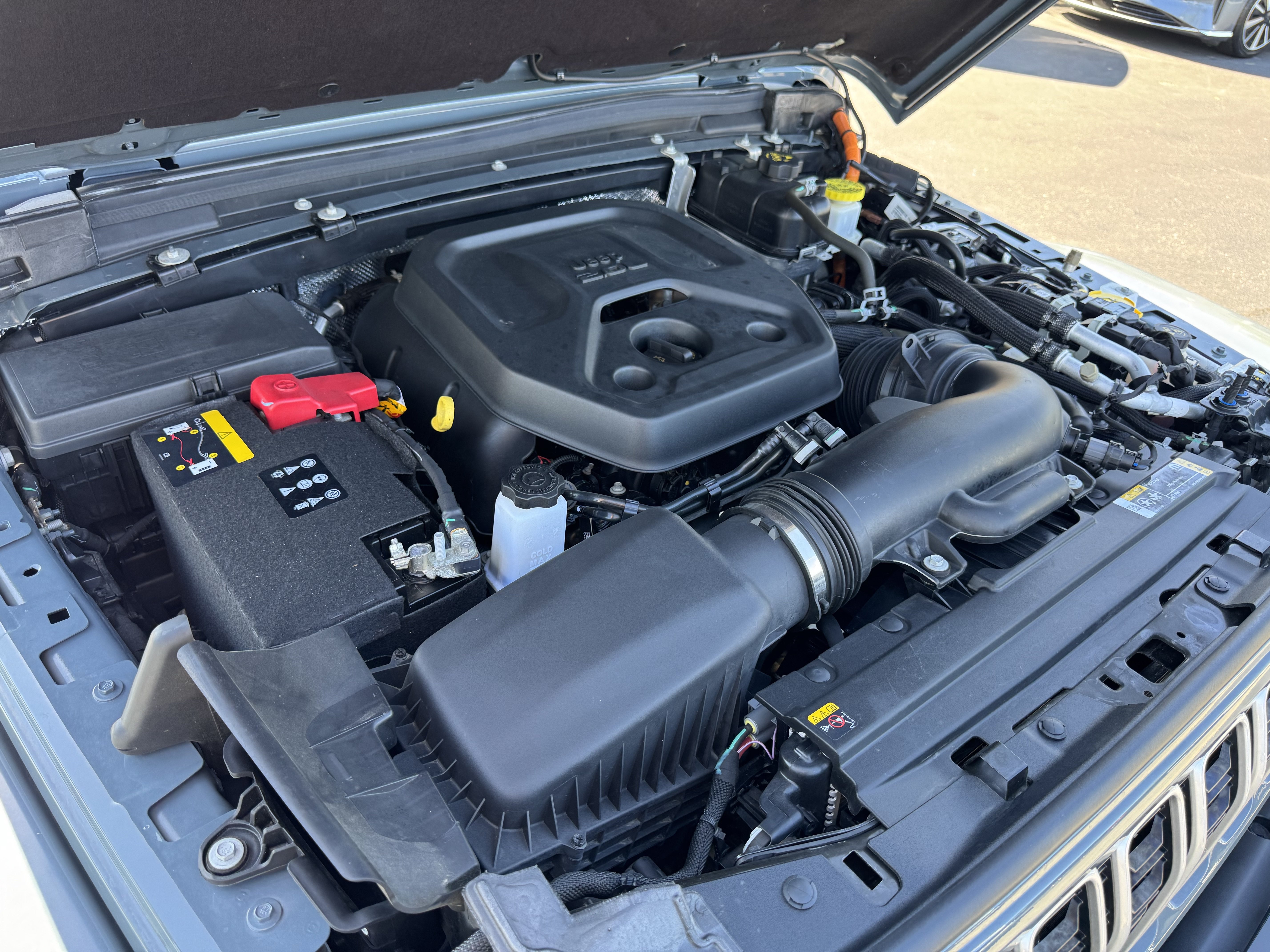Used 2024 Jeep Wrangler Unlimited Sahara AWD/4WD image 38