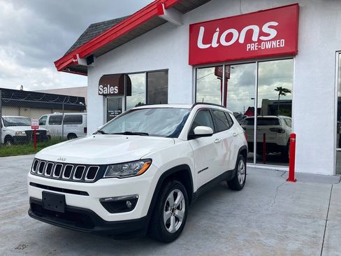 Used 2018 Jeep Compass Latitude w/ Popular Equipment Group AWD/4WD image 2