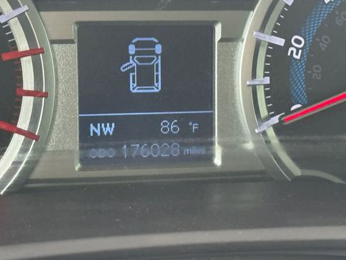 Used 2015 Toyota 4Runner SR5 w/ Four Season Floor Mat Package image 21