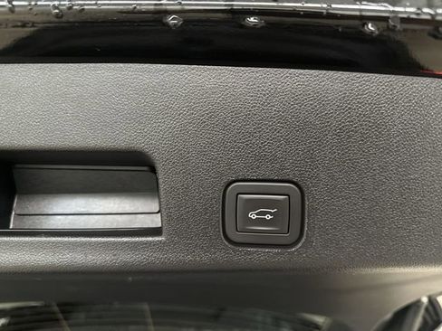 Used 2025 Buick Enclave Preferred AWD/4WD image 28