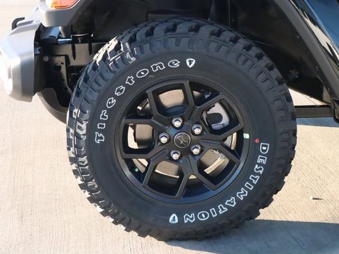 New 2025 Jeep Gladiator Sport image 17