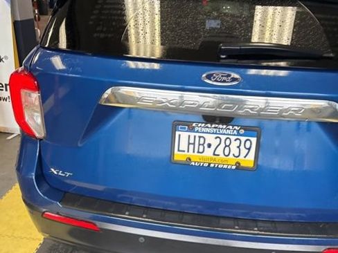 Used 2023 Ford Explorer XLT AWD/4WD image 14
