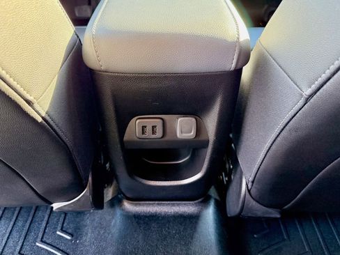 Used 2018 Chevrolet Colorado Z71 image 32