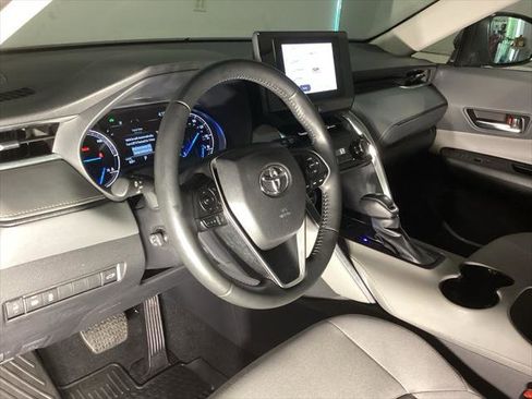 Certified 2023 Toyota Venza LE image 10