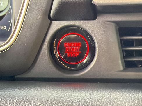 Used 2025 Honda Pilot Black Edition image 26
