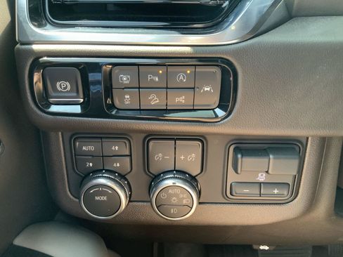 Used 2026 GMC Yukon XL Elevation w/ Elevation Premium Package AWD/4WD image 33