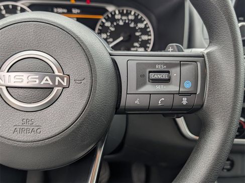 Used 2024 Nissan Rogue SV image 11