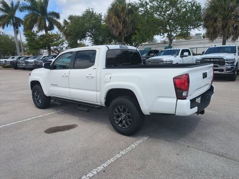 Used 2022 Toyota Tacoma SR5 w/ Technology Package image 8