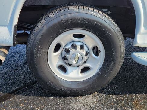 Used 2023 Chevrolet Express 2500 w/ Driver Convenience Package image 5