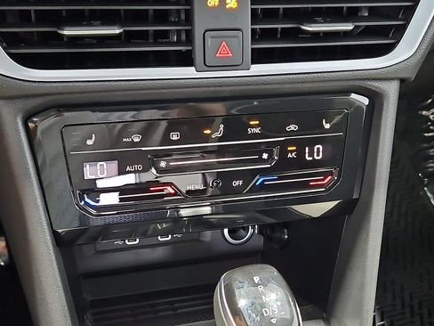 New 2026 Volkswagen Taos SE FWD image 22