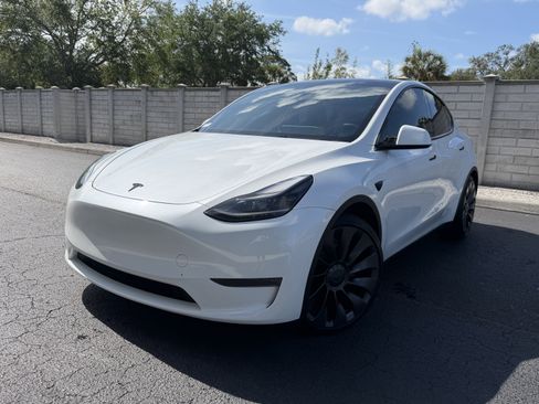 Used 2024 Tesla Model Y Performance AWD/4WD image 1