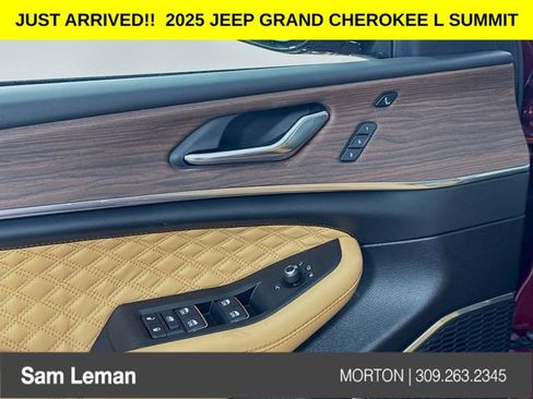 New 2025 Jeep Grand Cherokee L Summit w/ Luxury Tech Group V image 18