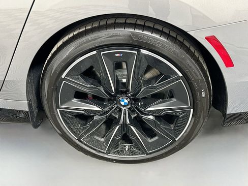 Used 2025 BMW i7 eDrive50 w/ Executive Package image 23