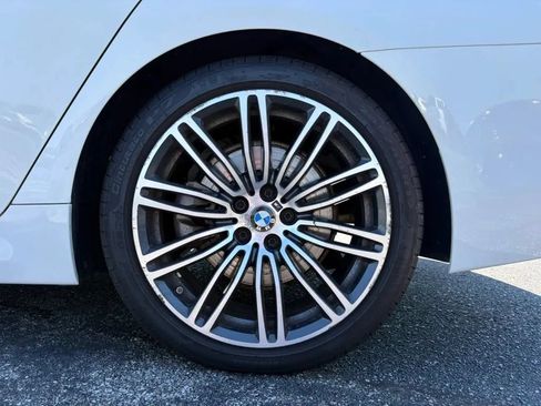 Used 2018 BMW 530i xDrive AWD/4WD image 29