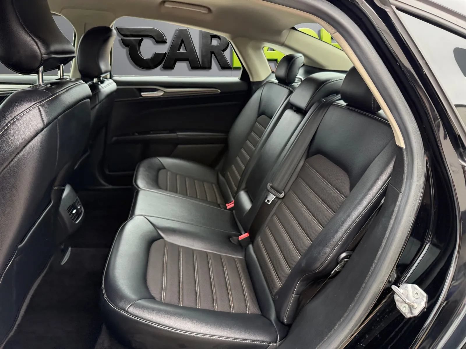 Used 2017 Ford Fusion SE w/ Equipment Group 601A FWD image 19