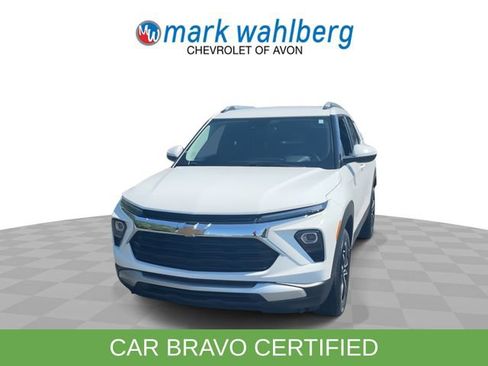 Used 2025 Chevrolet TrailBlazer LT w/ Convenience Package AWD/4WD image 3