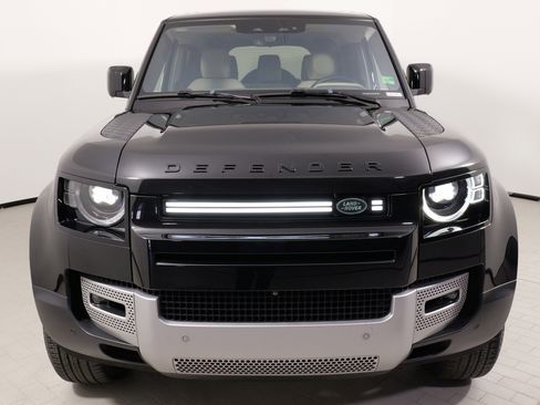 Used 2022 Land Rover Defender 110 SE image 6