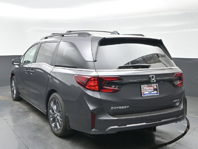 New 2027 Honda Odyssey Touring image 4