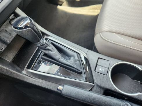 Used 2014 Toyota Corolla LE FWD image 19