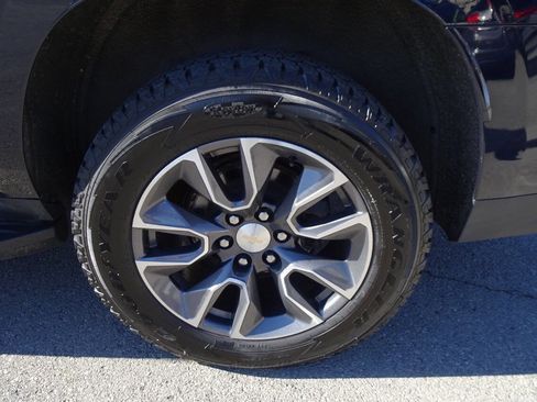 Used 2021 Chevrolet Suburban LT image 11