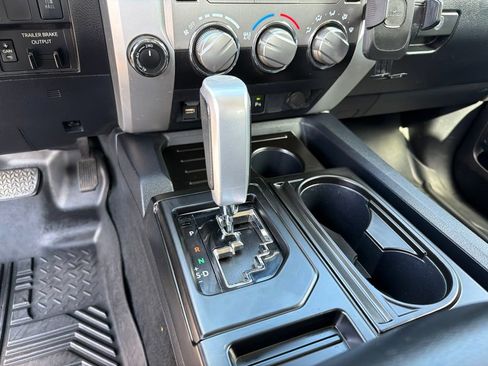 Used 2020 Toyota Tundra SR5 w/ SR5 Convenience Package AWD/4WD image 14