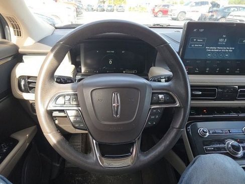 Used 2022 Lincoln Nautilus FWD w/ Premium Package image 16