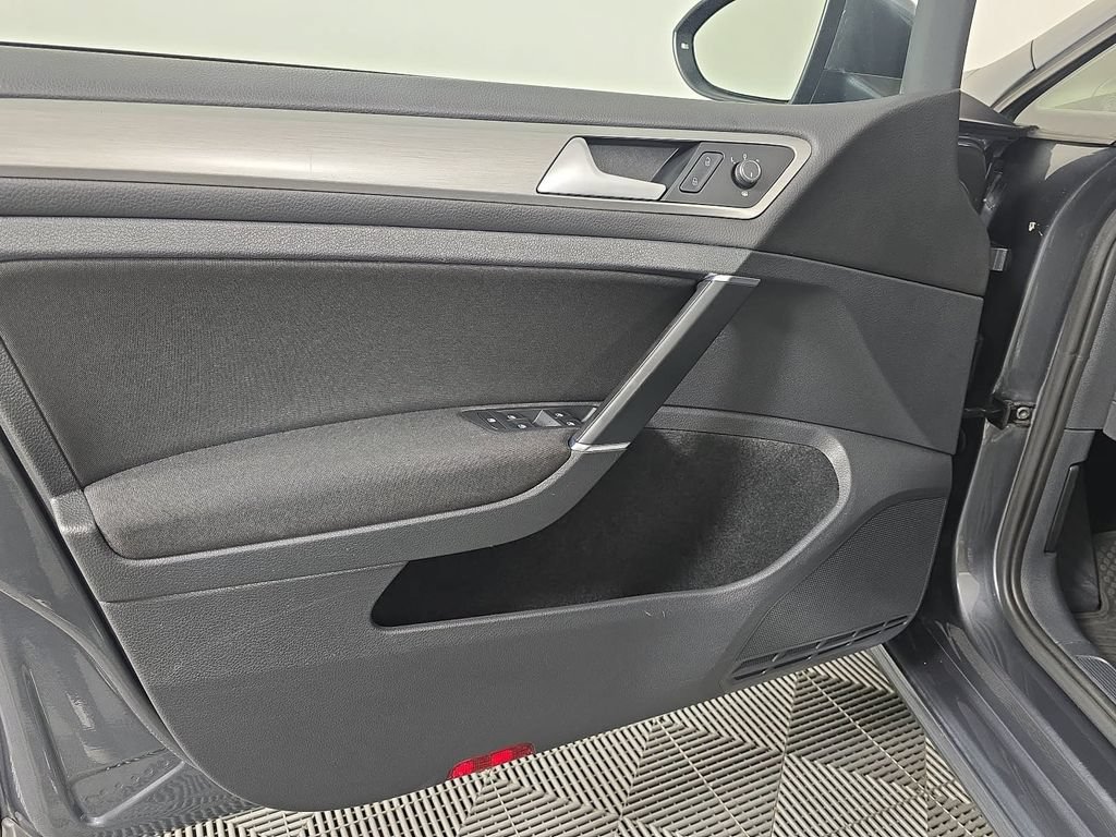 Used 2016 Volkswagen Golf S FWD image 23