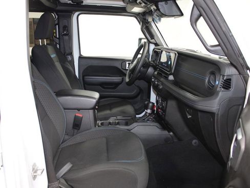Used 2024 Jeep Wrangler Unlimited Rubicon 4xe AWD/4WD image 29