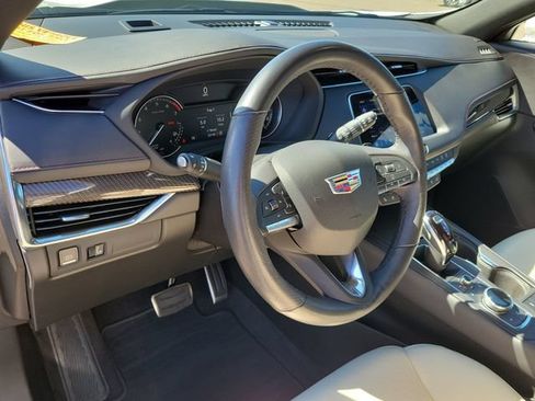Certified 2023 Cadillac XT4 Sport AWD/4WD image 9