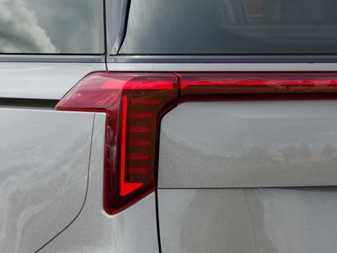 New 2025 Kia Carnival SX Prestige FWD image 11
