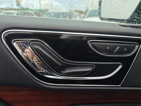 Used 2021 Lincoln Navigator 4WD image 24