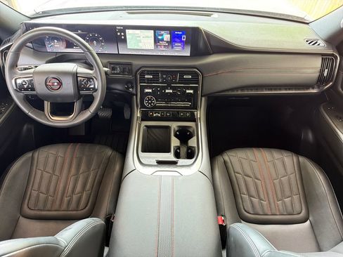 Used 2025 Nissan Armada PRO-4X AWD/4WD image 25
