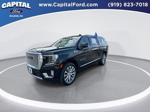 Used 2021 GMC Yukon XL Denali w/ Denali Premium Package image 4