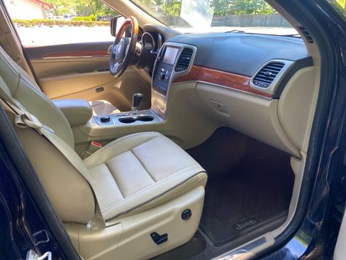 Used 2012 Jeep Grand Cherokee Overland AWD/4WD image 25