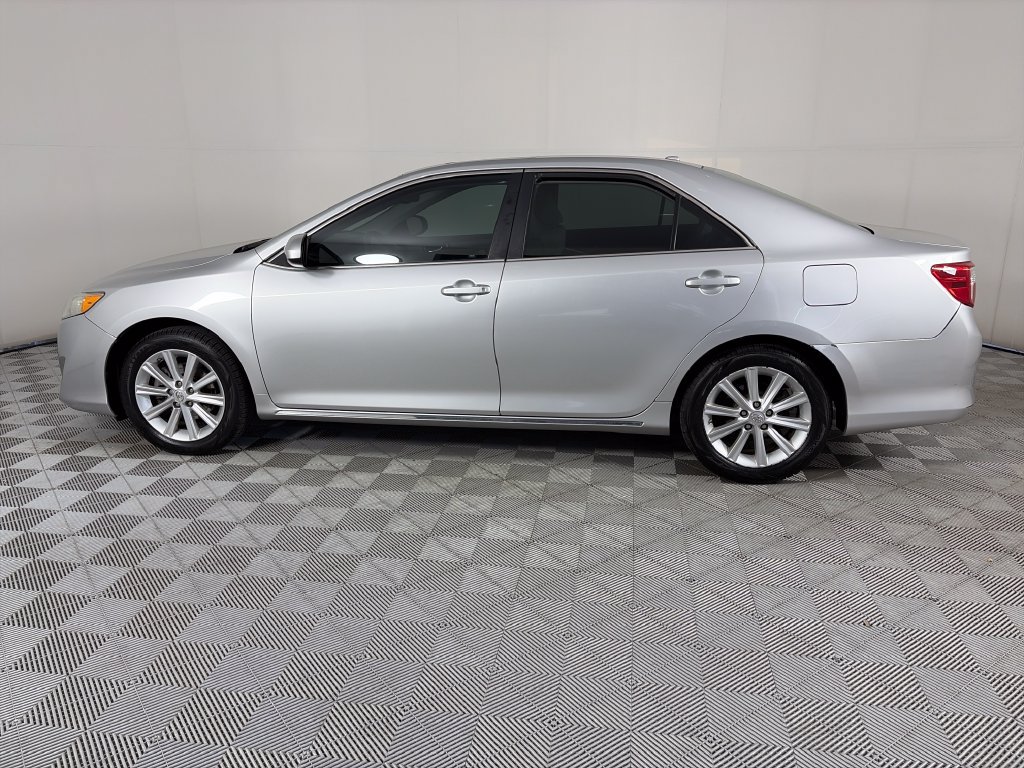 Used 2013 Toyota Camry XLE w/ Convenience Pkg FWD image 4