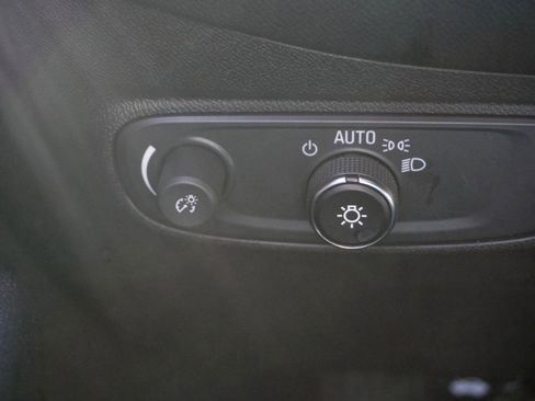 Used 2021 Chevrolet Equinox LS w/ LS Convenience Package image 10