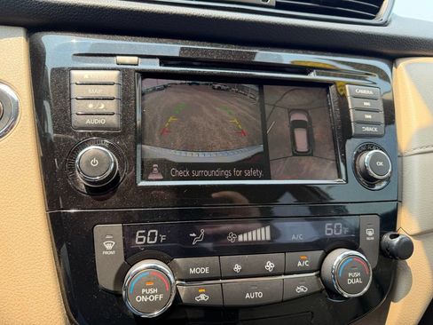 Used 2020 Nissan Rogue SV w/ Premium Package FWD image 4
