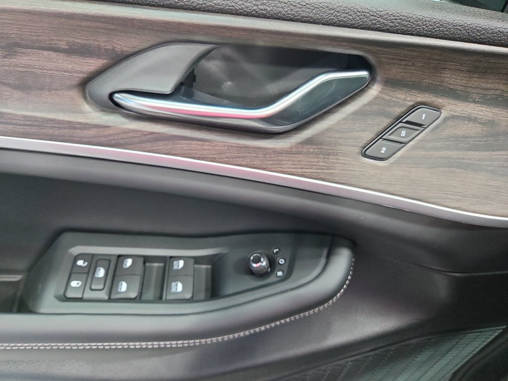 New 2027 Jeep Grand Cherokee Limited AWD/4WD image 18