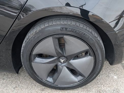 Used 2018 Tesla Model 3 Long Range image 37