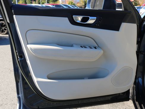 Used 2023 Volvo XC60 B5 Core w/ Protection Package Premier image 10