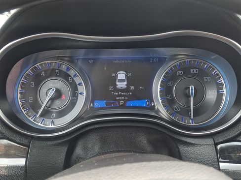 Used 2020 Chrysler 300 Limited AWD/4WD image 25