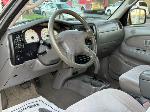 Used 2002 Toyota Tacoma PreRunner image 16