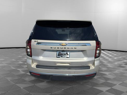 Used 2024 Chevrolet Suburban LT image 6
