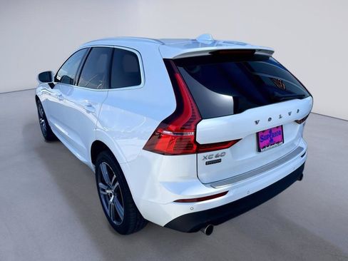 Used 2021 Volvo XC60 T5 Momentum w/ Premium Package AWD/4WD image 2