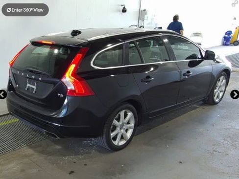 Used 2016 Volvo V60 T5 Premier FWD image 2