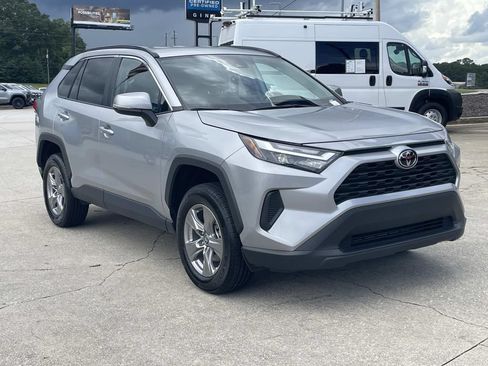 Used 2025 Toyota RAV4 XLE AWD/4WD image 5