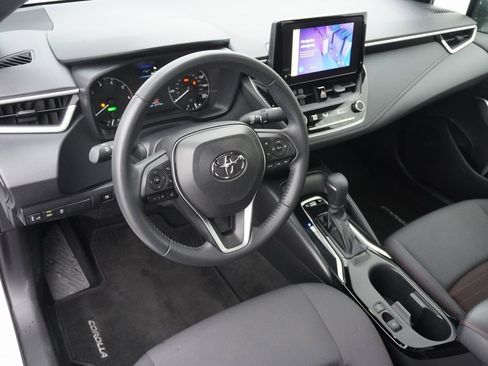 Used 2023 Toyota Corolla SE w/ SE Package image 10