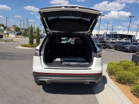 Used 2022 Lincoln Nautilus Reserve w/ Equipment Group 201A AWD/4WD image 9