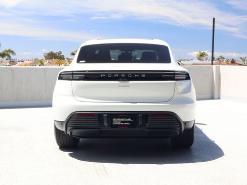 Certified 2025 Porsche Macan Electric RWD image 10