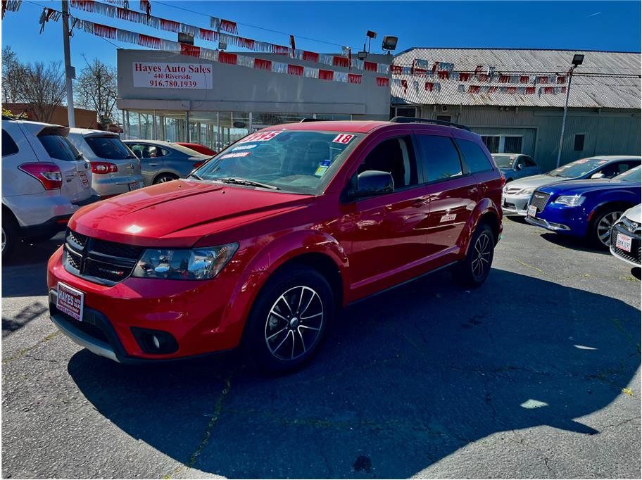 Used 2018 Dodge Journey SXT w/ Connectivity Group FWD image 2
